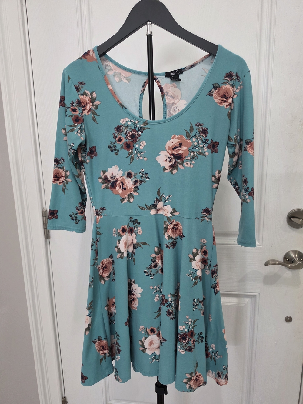 Rue 21 Floral Dress With Key Hole Back